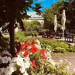 & Bed & Breakfast 3*